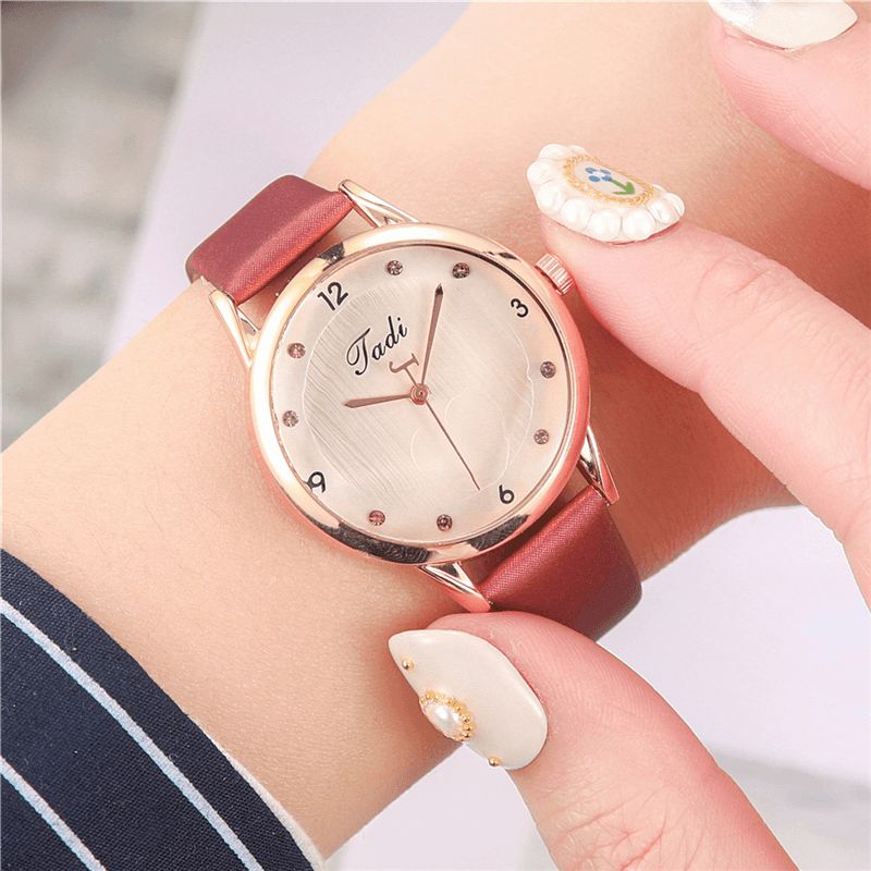 Moda Codzienne Eleganckie Sportowe Damskie Zegarki Skórzany Pasek Dial Rose Gold Wrist Alloy Case Zegarek Kwarcowy