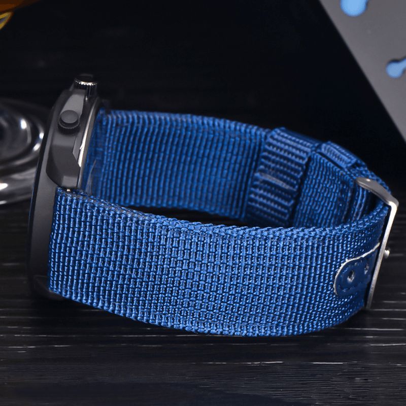 Xinew 2229D Military Codzienne Męskie Nylon Canvas Band Wyświetlacz Danych Wodoodporny Duży Sportowy Zegarek Kwarcowy